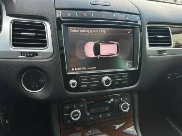 Серый Фольксваген Туарег, объемом двигателя 3 л и пробегом 72 тыс. км за 13600 $, фото 13 на Automoto.ua