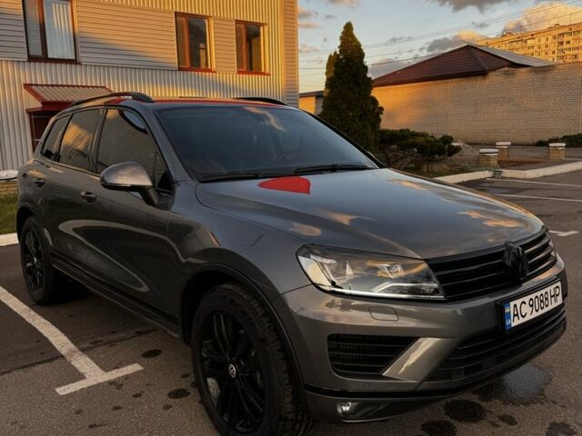 Серый Фольксваген Туарег, объемом двигателя 3 л и пробегом 200 тыс. км за 23500 $, фото 4 на Automoto.ua