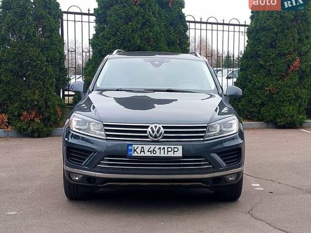 Серый Фольксваген Туарег, объемом двигателя 2.97 л и пробегом 273 тыс. км за 21999 $, фото 2 на Automoto.ua