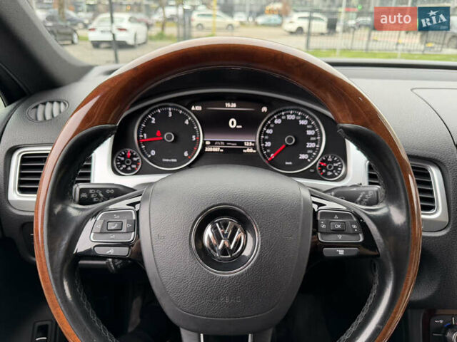 Серый Фольксваген Туарег, объемом двигателя 3 л и пробегом 228 тыс. км за 24900 $, фото 50 на Automoto.ua