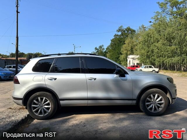 Серый Фольксваген Туарег, объемом двигателя 3.6 л и пробегом 169 тыс. км за 22000 $, фото 2 на Automoto.ua