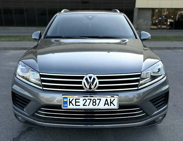 Сірий Фольксваген Туарег, об'ємом двигуна 2.97 л та пробігом 220 тис. км за 21400 $, фото 1 на Automoto.ua