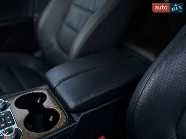 Серый Фольксваген Туарег, объемом двигателя 3 л и пробегом 205 тыс. км за 27500 $, фото 52 на Automoto.ua