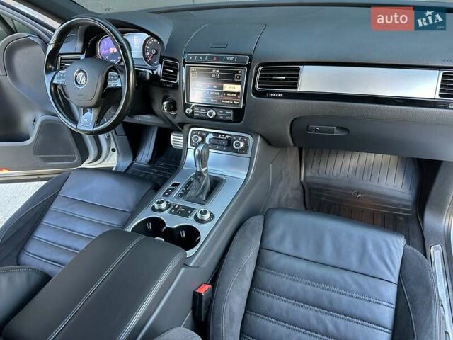 Серый Фольксваген Туарег, объемом двигателя 3 л и пробегом 193 тыс. км за 23450 $, фото 60 на Automoto.ua