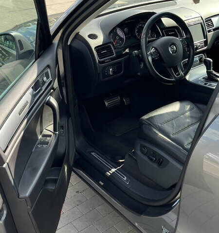 Серый Фольксваген Туарег, объемом двигателя 3 л и пробегом 173 тыс. км за 32000 $, фото 11 на Automoto.ua