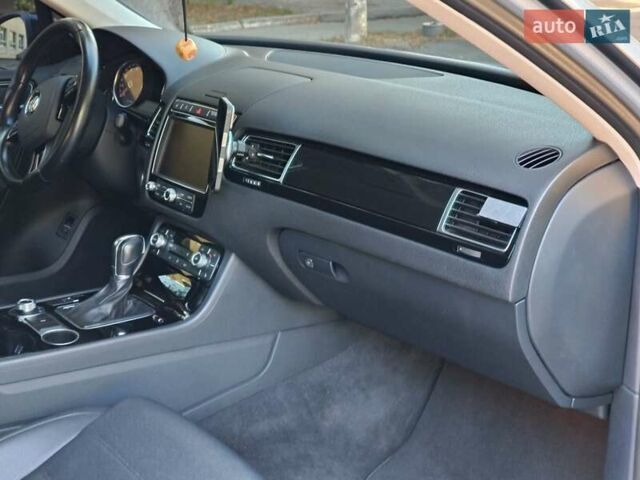 Серый Фольксваген Туарег, объемом двигателя 3.6 л и пробегом 174 тыс. км за 19000 $, фото 22 на Automoto.ua