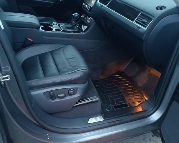 Серый Фольксваген Туарег, объемом двигателя 3.6 л и пробегом 165 тыс. км за 17500 $, фото 22 на Automoto.ua