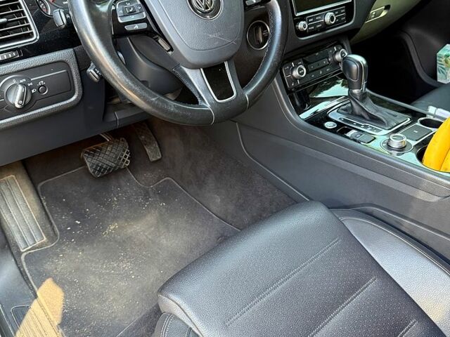 Серый Фольксваген Туарег, объемом двигателя 3.6 л и пробегом 169 тыс. км за 22000 $, фото 4 на Automoto.ua