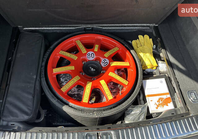 Серый Фольксваген Туарег, объемом двигателя 3 л и пробегом 173 тыс. км за 32000 $, фото 27 на Automoto.ua