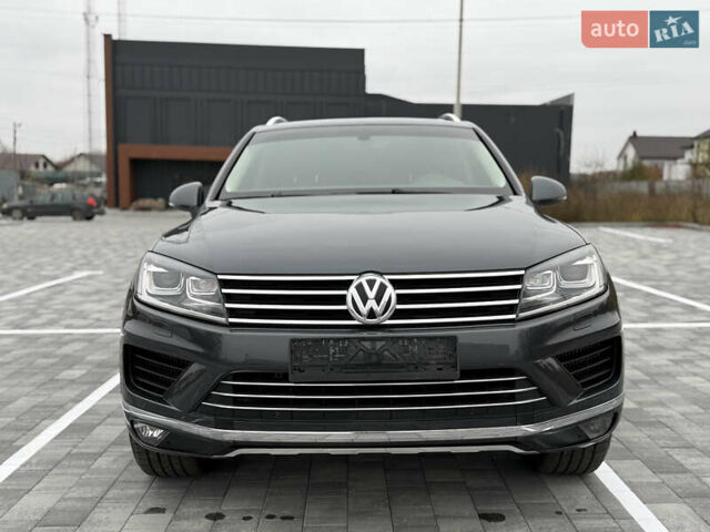 Серый Фольксваген Туарег, объемом двигателя 3 л и пробегом 186 тыс. км за 22500 $, фото 2 на Automoto.ua