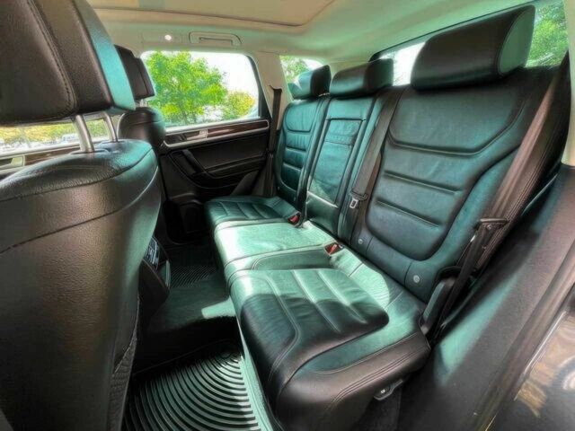 Серый Фольксваген Туарег, объемом двигателя 3 л и пробегом 74 тыс. км за 18900 $, фото 8 на Automoto.ua