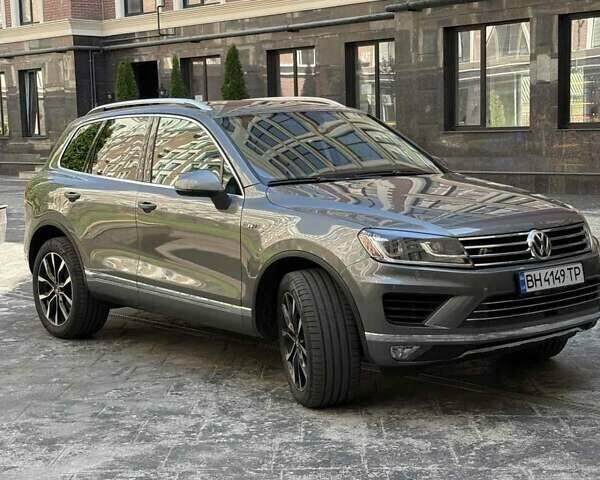 Сірий Фольксваген Туарег, об'ємом двигуна 3.6 л та пробігом 145 тис. км за 19000 $, фото 25 на Automoto.ua