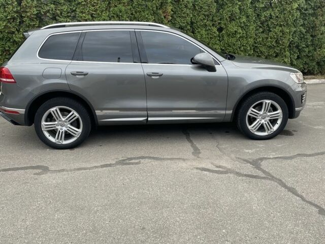 Сірий Фольксваген Туарег, об'ємом двигуна 3 л та пробігом 262 тис. км за 27999 $, фото 4 на Automoto.ua