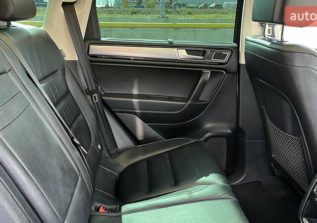 Серый Фольксваген Туарег, объемом двигателя 3 л и пробегом 173 тыс. км за 32000 $, фото 23 на Automoto.ua