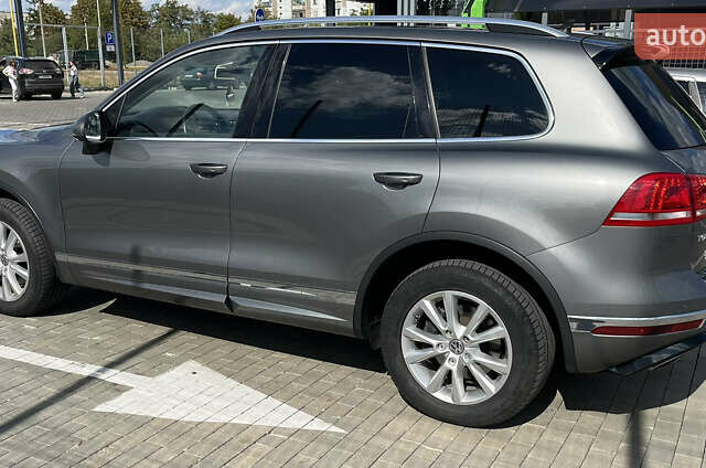 Серый Фольксваген Туарег, объемом двигателя 3 л и пробегом 173 тыс. км за 32000 $, фото 7 на Automoto.ua