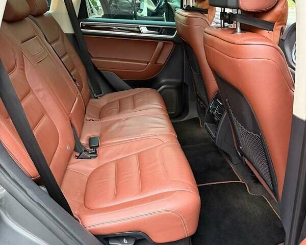 Сірий Фольксваген Туарег, об'ємом двигуна 3.6 л та пробігом 145 тис. км за 19000 $, фото 5 на Automoto.ua