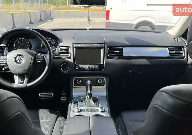 Серый Фольксваген Туарег, объемом двигателя 3 л и пробегом 173 тыс. км за 32000 $, фото 13 на Automoto.ua