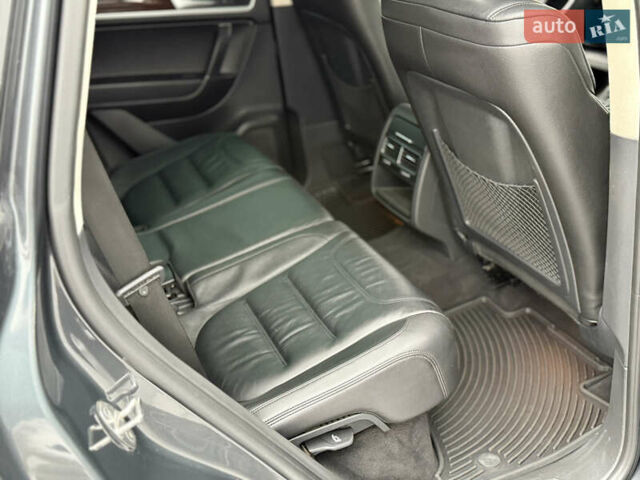 Серый Фольксваген Туарег, объемом двигателя 3 л и пробегом 186 тыс. км за 22500 $, фото 25 на Automoto.ua