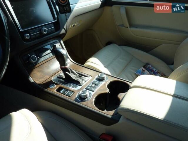 Серый Фольксваген Туарег, объемом двигателя 2.97 л и пробегом 178 тыс. км за 24200 $, фото 31 на Automoto.ua