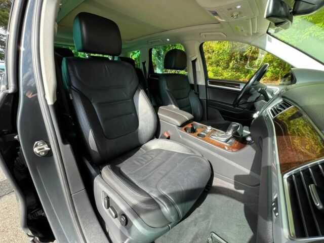 Серый Фольксваген Туарег, объемом двигателя 3 л и пробегом 74 тыс. км за 14700 $, фото 7 на Automoto.ua