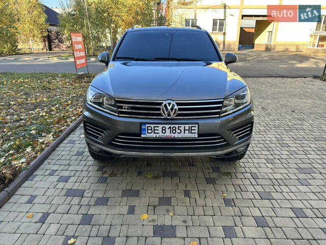 Серый Фольксваген Туарег, объемом двигателя 2.97 л и пробегом 240 тыс. км за 27500 $, фото 24 на Automoto.ua