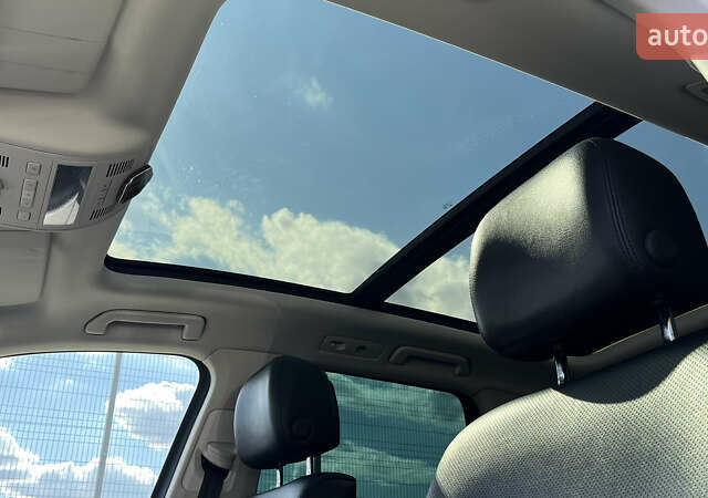 Серый Фольксваген Туарег, объемом двигателя 3 л и пробегом 173 тыс. км за 32000 $, фото 22 на Automoto.ua