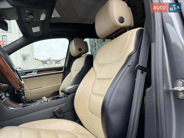 Серый Фольксваген Туарег, объемом двигателя 3 л и пробегом 228 тыс. км за 24900 $, фото 26 на Automoto.ua