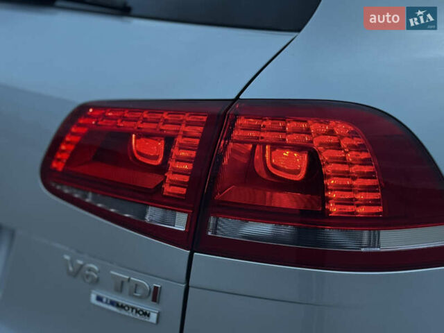 Серый Фольксваген Туарег, объемом двигателя 3 л и пробегом 205 тыс. км за 27500 $, фото 21 на Automoto.ua