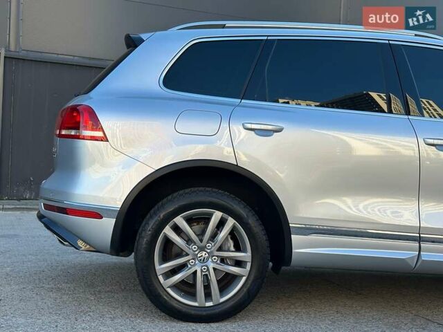 Серый Фольксваген Туарег, объемом двигателя 3 л и пробегом 193 тыс. км за 23450 $, фото 7 на Automoto.ua