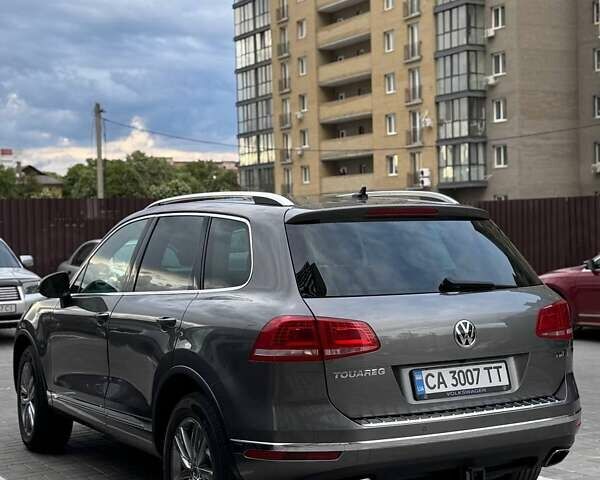 Серый Фольксваген Туарег, объемом двигателя 3 л и пробегом 190 тыс. км за 24000 $, фото 12 на Automoto.ua