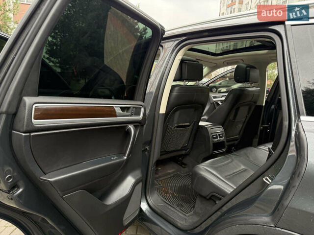 Сірий Фольксваген Туарег, об'ємом двигуна 3.6 л та пробігом 220 тис. км за 21777 $, фото 17 на Automoto.ua