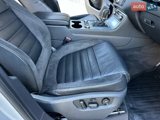 Серый Фольксваген Туарег, объемом двигателя 3 л и пробегом 193 тыс. км за 23450 $, фото 44 на Automoto.ua