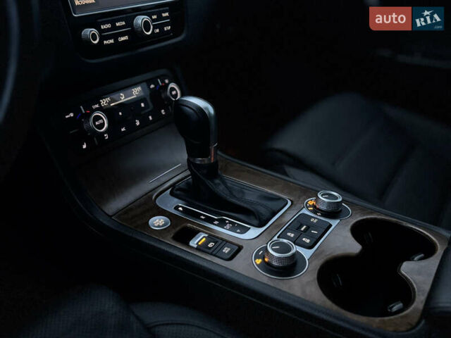 Серый Фольксваген Туарег, объемом двигателя 3 л и пробегом 205 тыс. км за 27500 $, фото 53 на Automoto.ua