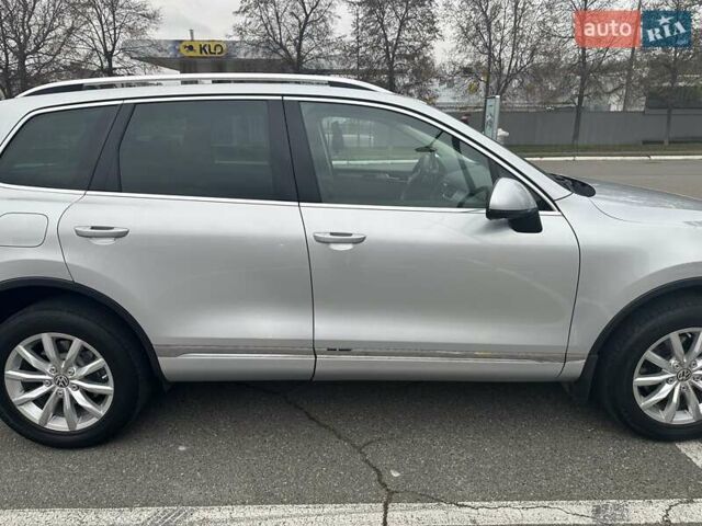 Серый Фольксваген Туарег, объемом двигателя 2.97 л и пробегом 196 тыс. км за 28000 $, фото 28 на Automoto.ua