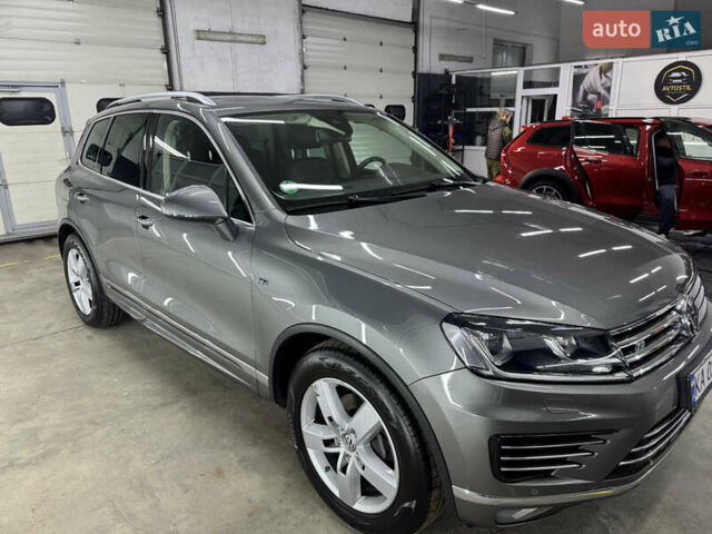 Сірий Фольксваген Туарег, об'ємом двигуна 2.97 л та пробігом 104 тис. км за 29900 $, фото 3 на Automoto.ua