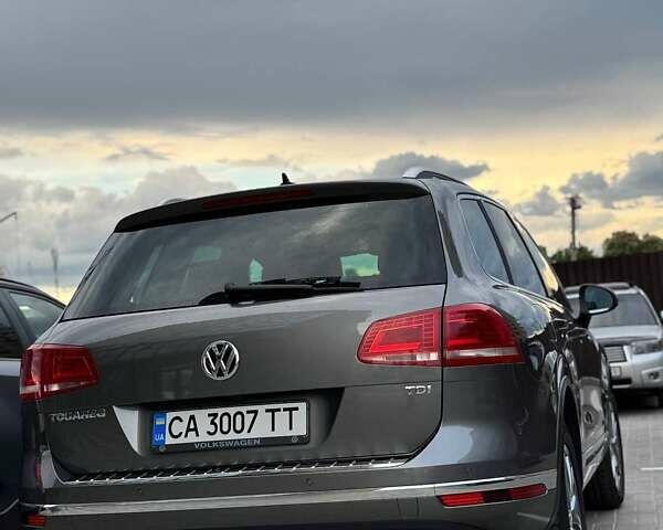 Серый Фольксваген Туарег, объемом двигателя 3 л и пробегом 190 тыс. км за 24000 $, фото 16 на Automoto.ua