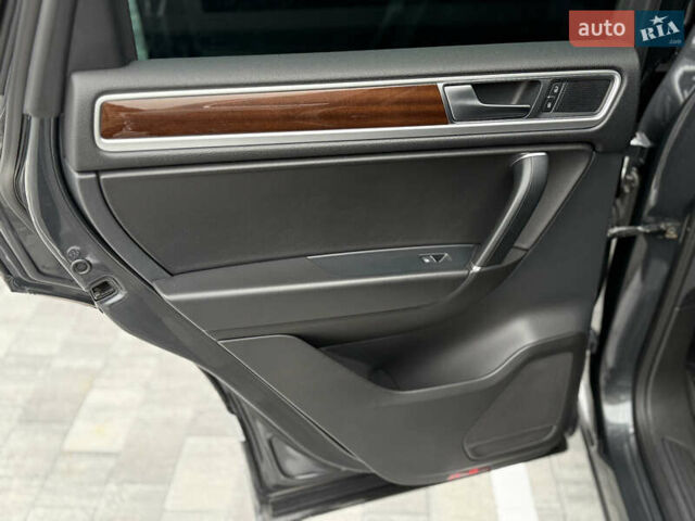 Серый Фольксваген Туарег, объемом двигателя 3 л и пробегом 186 тыс. км за 22500 $, фото 15 на Automoto.ua