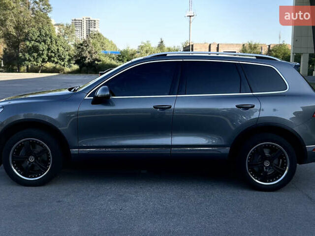 Сірий Фольксваген Туарег, об'ємом двигуна 2.97 л та пробігом 220 тис. км за 21400 $, фото 4 на Automoto.ua