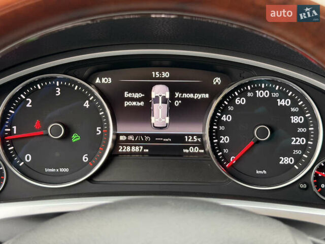 Серый Фольксваген Туарег, объемом двигателя 3 л и пробегом 228 тыс. км за 24900 $, фото 59 на Automoto.ua