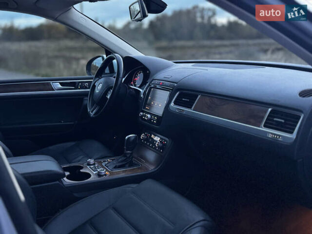 Серый Фольксваген Туарег, объемом двигателя 3 л и пробегом 205 тыс. км за 27500 $, фото 73 на Automoto.ua