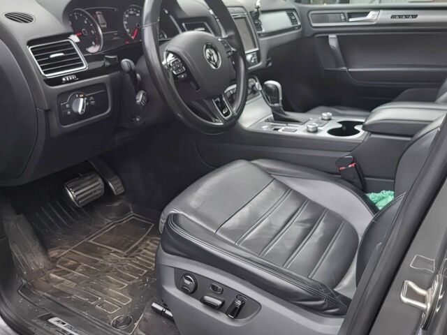 Серый Фольксваген Туарег, объемом двигателя 3 л и пробегом 80 тыс. км за 13000 $, фото 6 на Automoto.ua