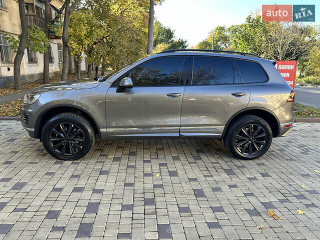 Серый Фольксваген Туарег, объемом двигателя 2.97 л и пробегом 240 тыс. км за 27500 $, фото 26 на Automoto.ua