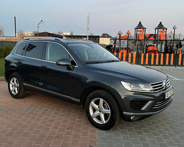 Серый Фольксваген Туарег, объемом двигателя 2.97 л и пробегом 200 тыс. км за 28500 $, фото 27 на Automoto.ua