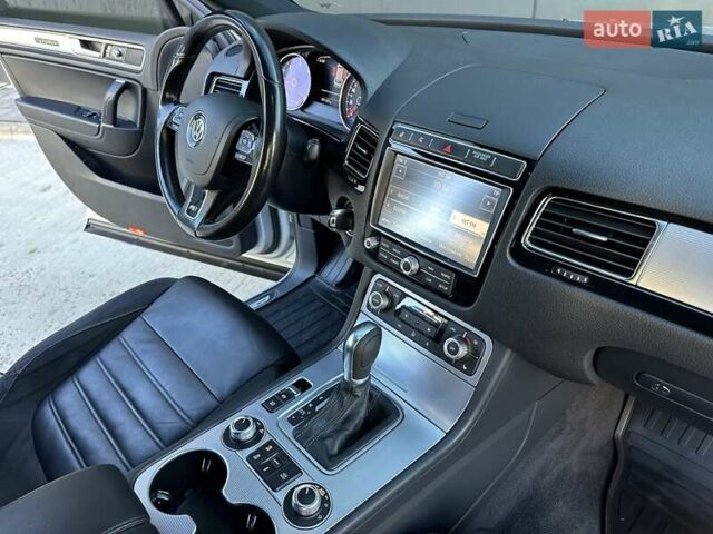 Серый Фольксваген Туарег, объемом двигателя 3 л и пробегом 193 тыс. км за 23450 $, фото 47 на Automoto.ua