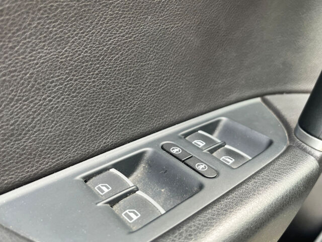 Серый Фольксваген Туарег, объемом двигателя 3 л и пробегом 176 тыс. км за 25000 $, фото 9 на Automoto.ua