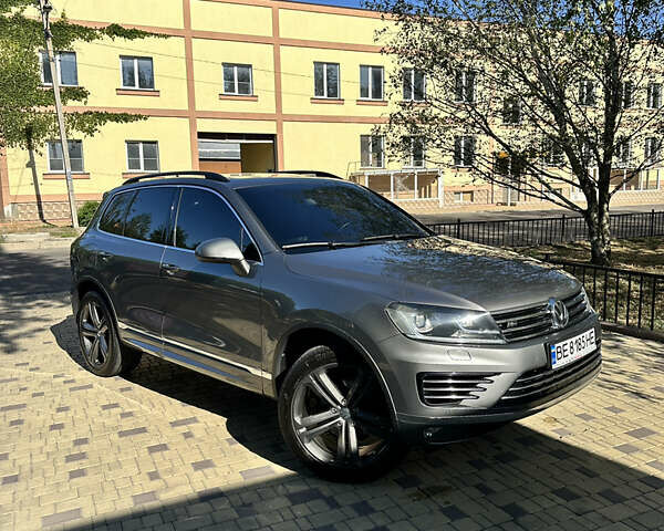 Серый Фольксваген Туарег, объемом двигателя 2.97 л и пробегом 240 тыс. км за 27500 $, фото 19 на Automoto.ua