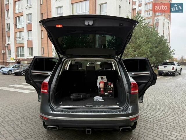 Сірий Фольксваген Туарег, об'ємом двигуна 3.6 л та пробігом 200 тис. км за 18500 $, фото 35 на Automoto.ua