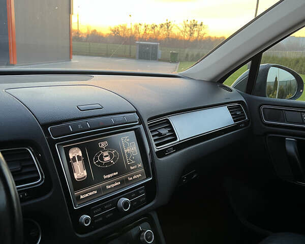 Серый Фольксваген Туарег, объемом двигателя 2.97 л и пробегом 200 тыс. км за 28500 $, фото 51 на Automoto.ua