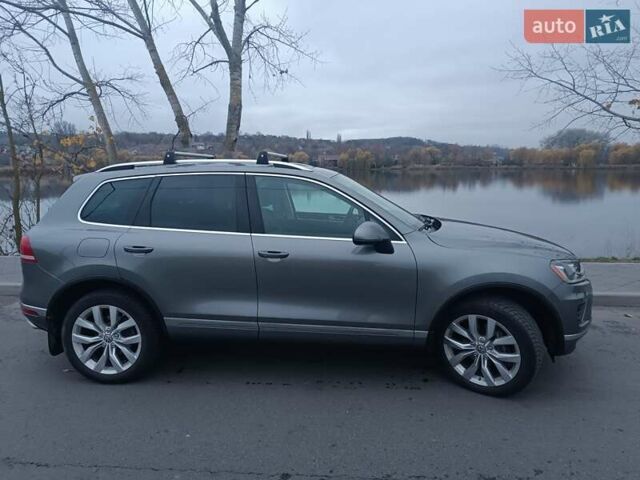 Серый Фольксваген Туарег, объемом двигателя 3.6 л и пробегом 165 тыс. км за 17500 $, фото 3 на Automoto.ua