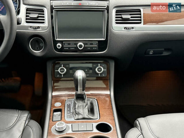 Серый Фольксваген Туарег, объемом двигателя 3 л и пробегом 186 тыс. км за 22500 $, фото 32 на Automoto.ua